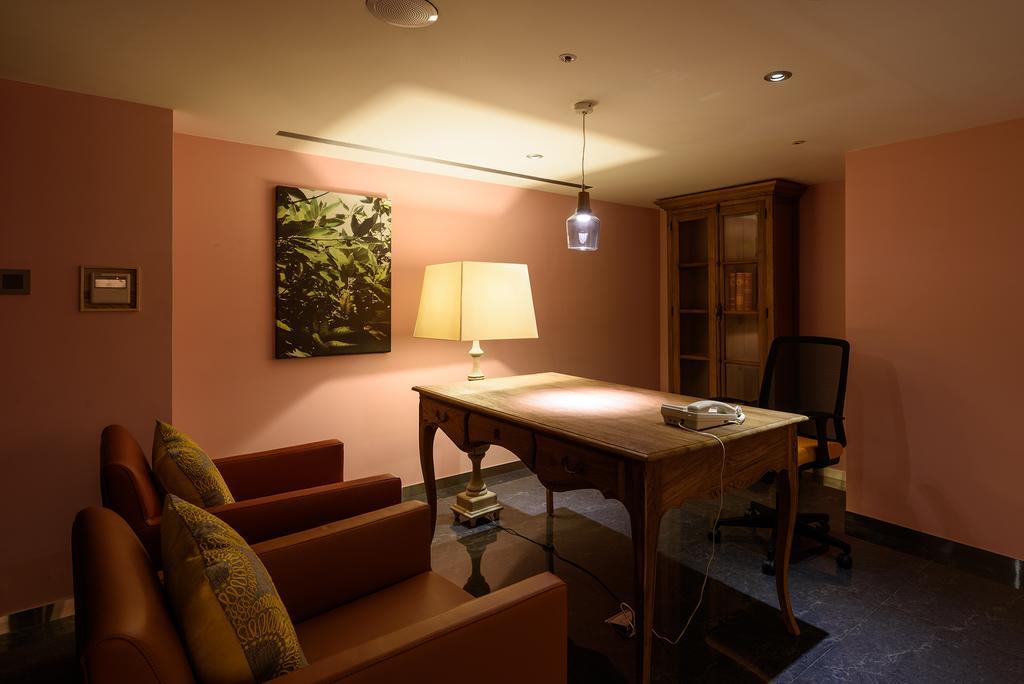 Inhouse Hotel Taichung Exterior foto