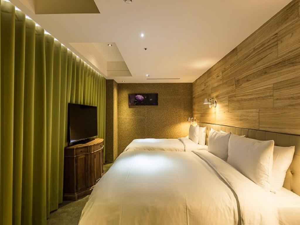 Inhouse Hotel Taichung Exterior foto
