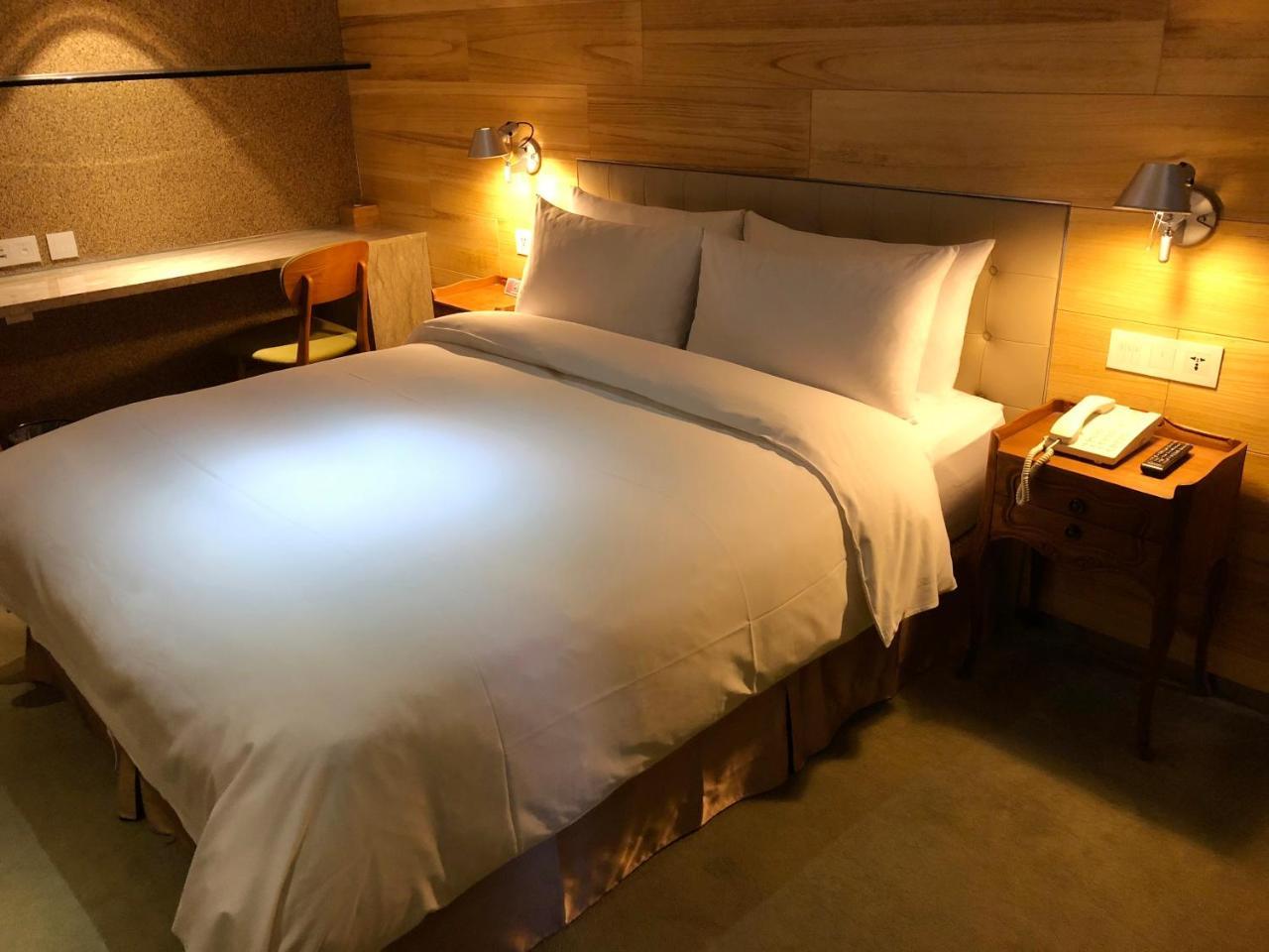 Inhouse Hotel Taichung Exterior foto