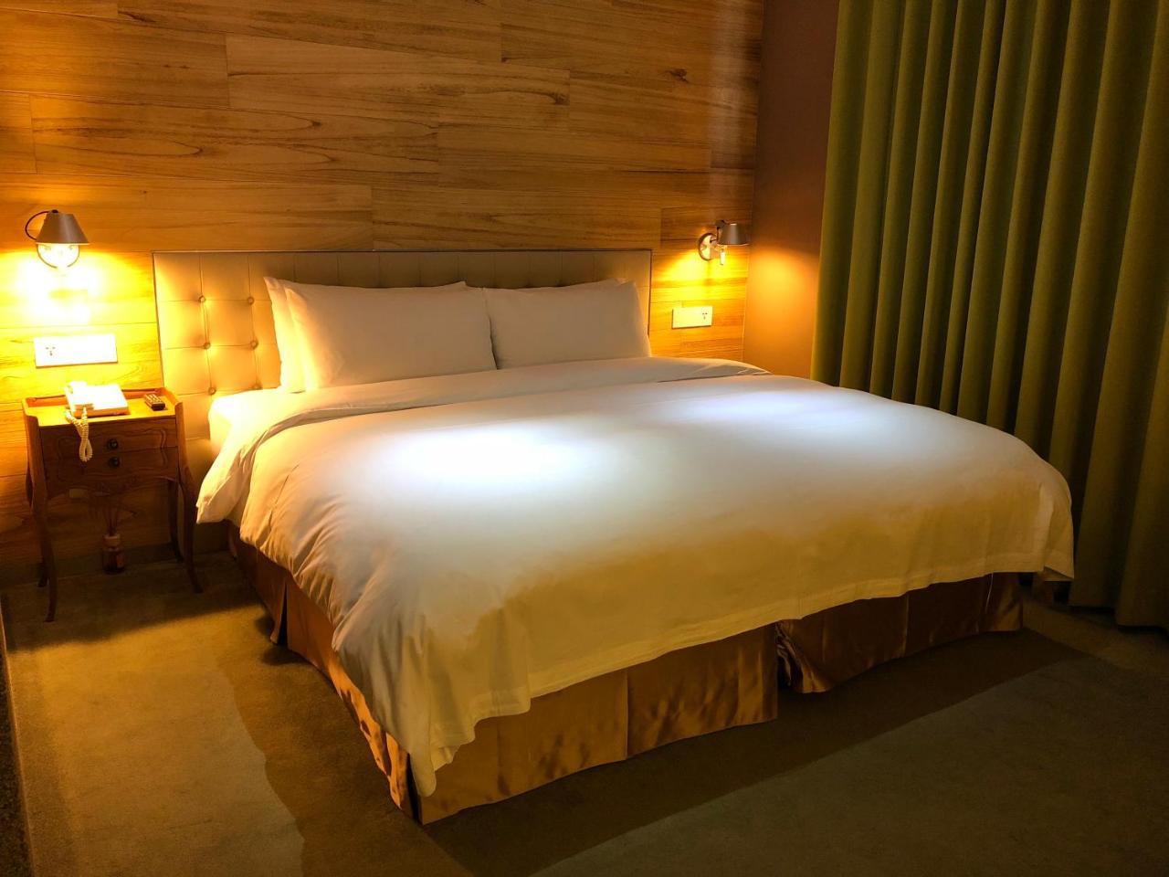 Inhouse Hotel Taichung Exterior foto